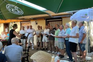 Männerchor beim Sommerfest in Ellmendingen